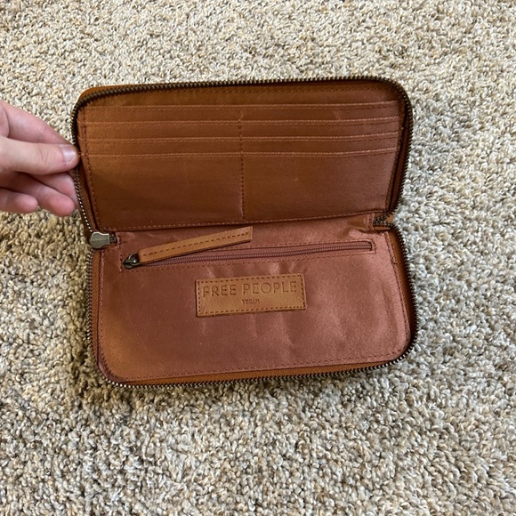 NEW Free People Distressed Vegan Wallet Brown Travel Wristlet Zip Boho Compact - Picture 6 of 11